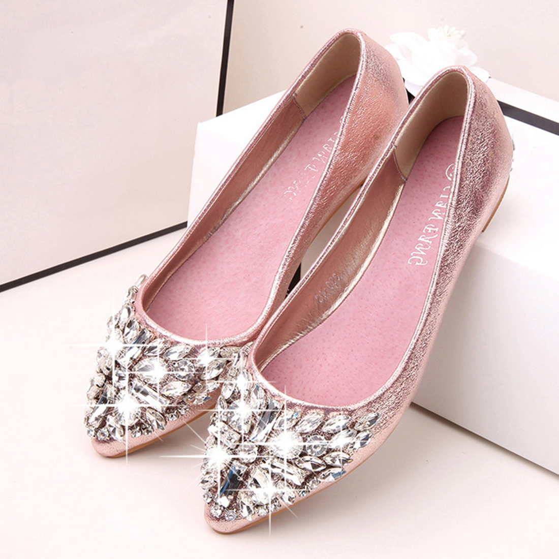 2019 Spring Women Flat Shoes Shiny Crystal Ballet Shoes Pointy Bling Rhinestone Flats Pink Silver Casual Shoes Women Footwear