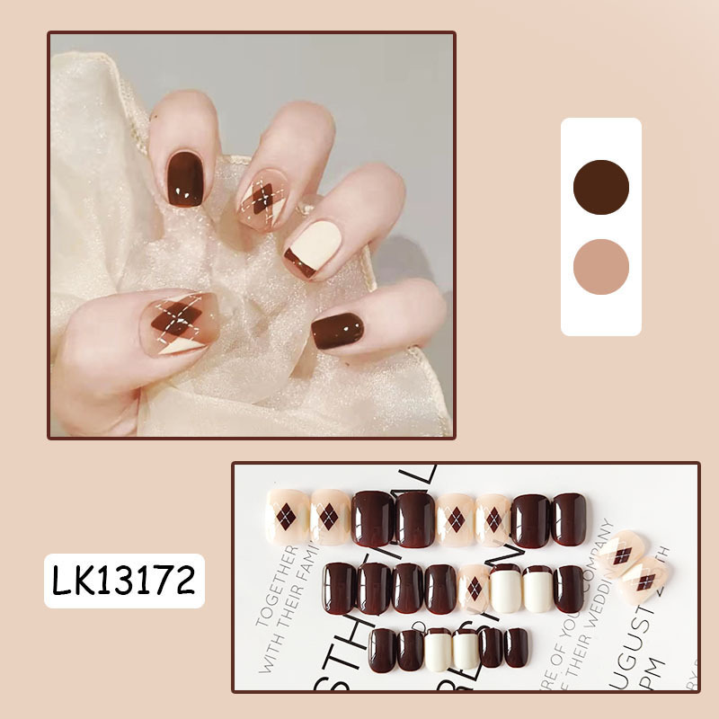 24Pcs Fashion Short Round Head Fake press on Nail Cute MilkTea Color Shiny Gold Foil Blooming Gradient artificial nail with glue